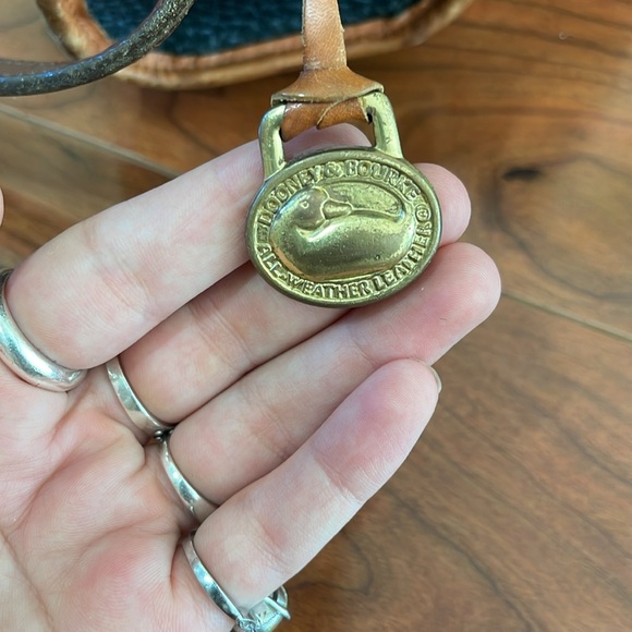 Vintage 1980s Dooney & Bourke Black and Tan Pebble Leather Crossbody Purse Bag - Picture 7 of 15